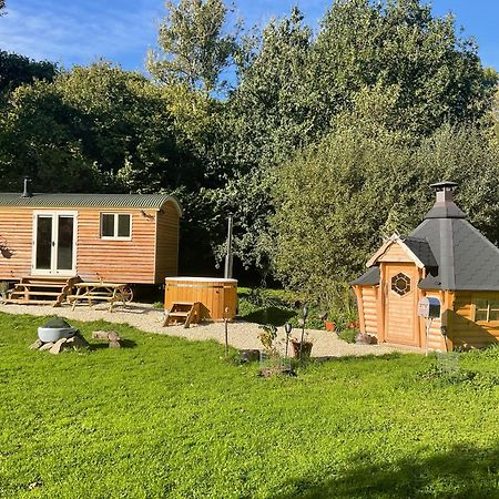 Gillan Creek Retreat Hotel Хелстън Екстериор снимка