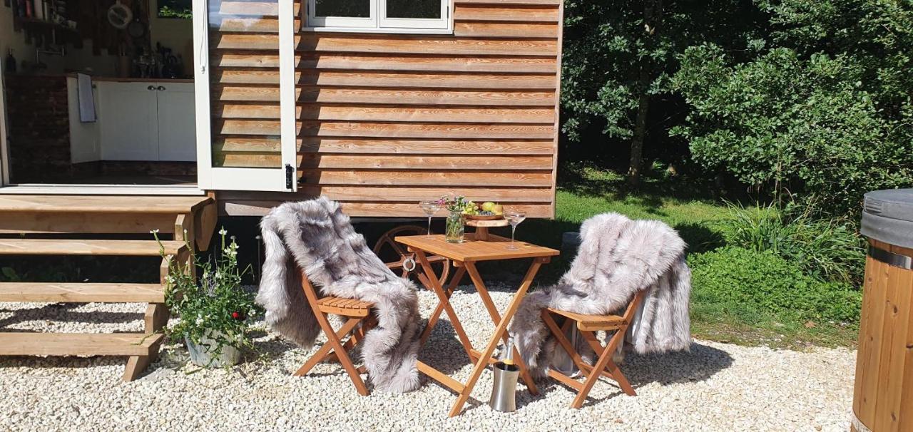 Gillan Creek Retreat Hotel Хелстън Екстериор снимка