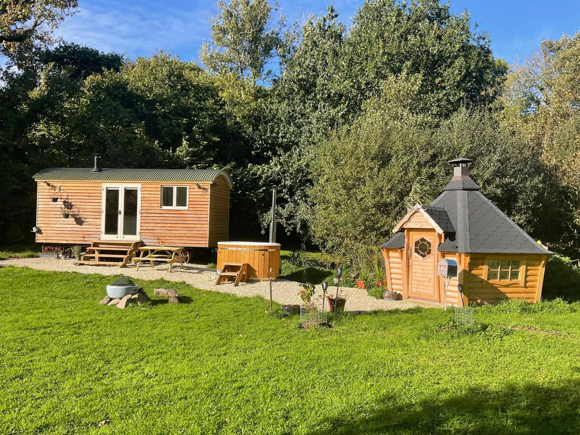 Gillan Creek Retreat Hotel Хелстън Екстериор снимка